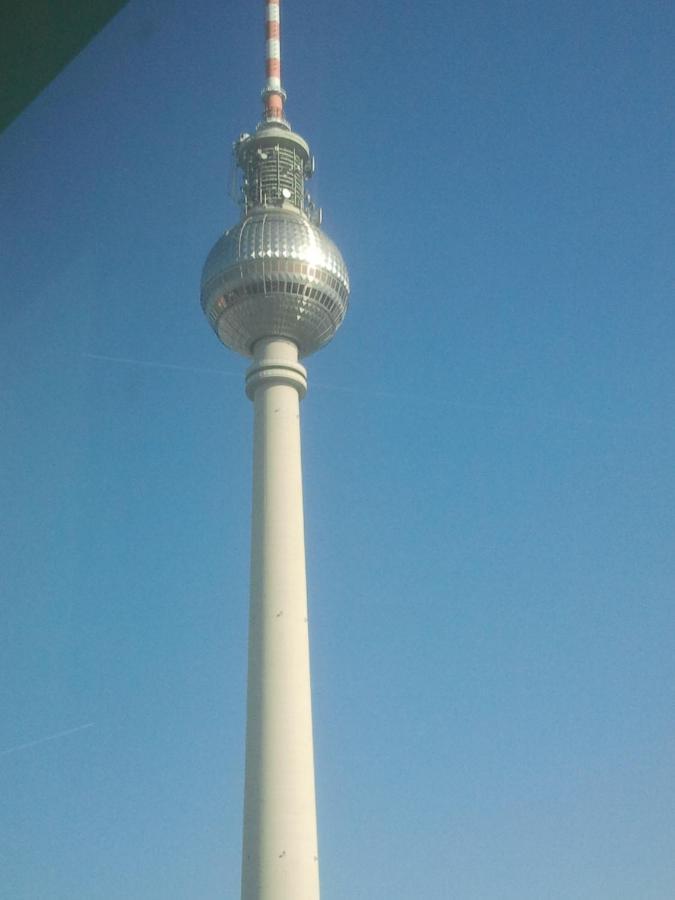 Mitte Von Mitte - Blick Auf Den Turm Apartamento Berlim Exterior foto