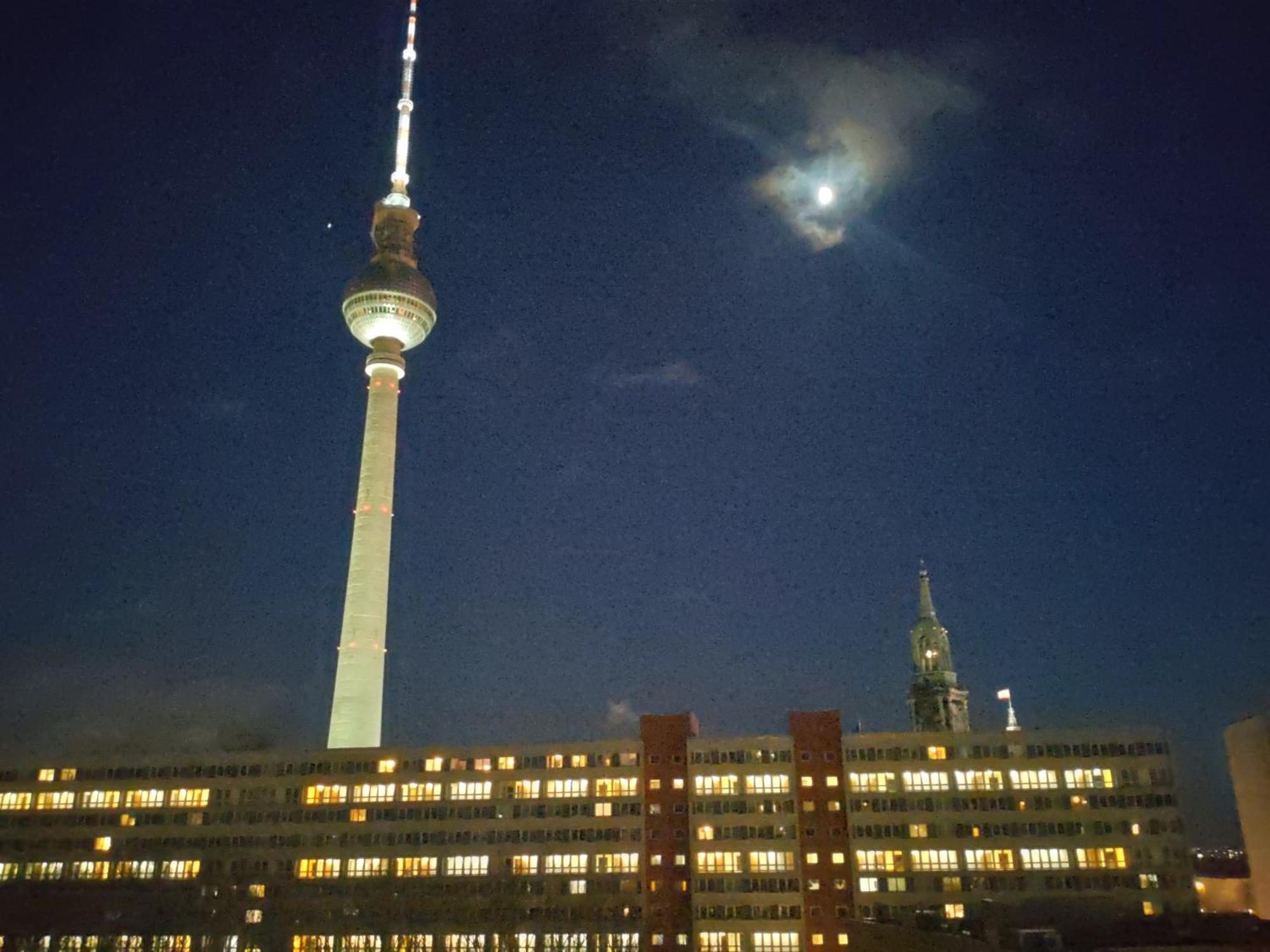 Mitte Von Mitte - Blick Auf Den Turm Apartamento Berlim Exterior foto